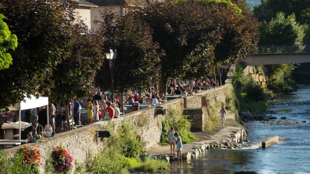 Visites Guidees Bretenoux Quais Malika Turin.jpg