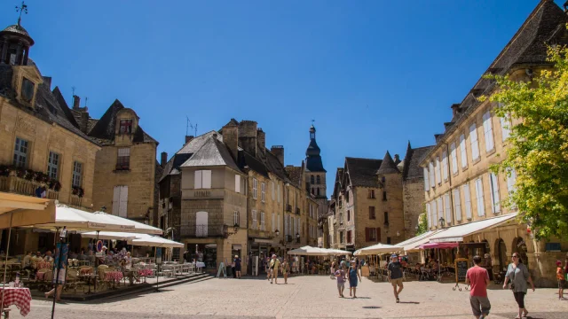 Visites Guidees Sarlat Place De La Liberte Elise Viguier.jpg