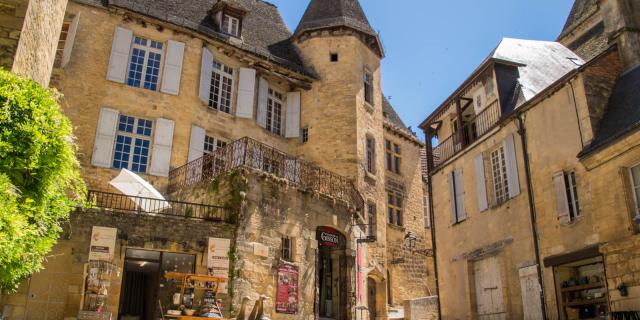 Visites Guidees Sarlat Quartier Des Consuls Elise Viguier.jpg