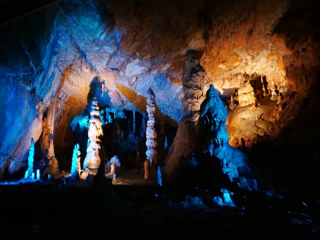 Son et lumière Grotte des Carbonnières