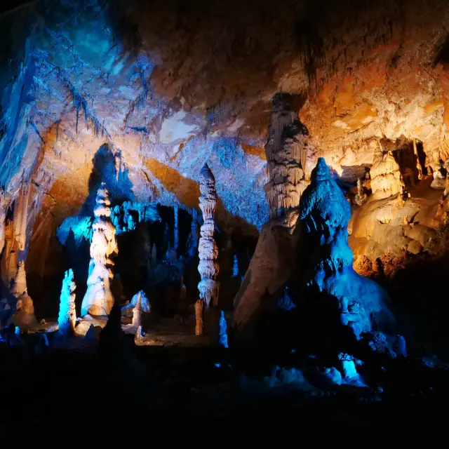 Son et lumière Grotte des Carbonnières