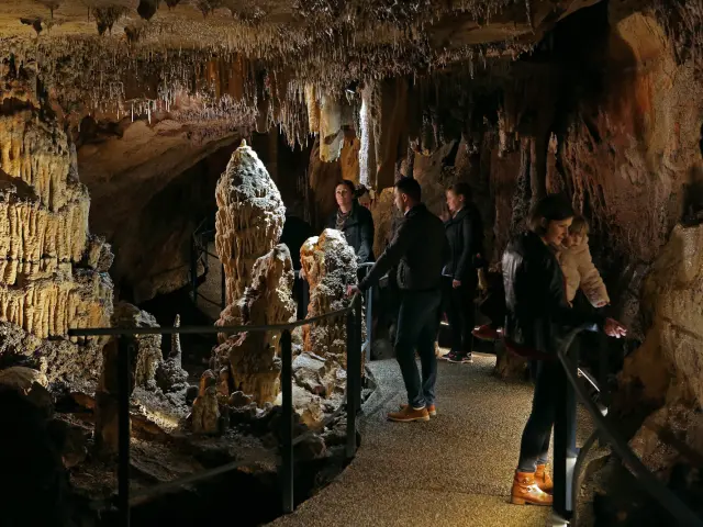 Visite Grotte des Carbonnières