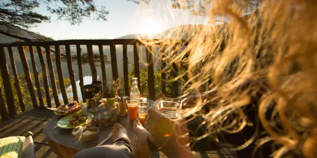 Cabane Et Petit Dej Avec Vue © Malika Turin Vallée De La Dordogne