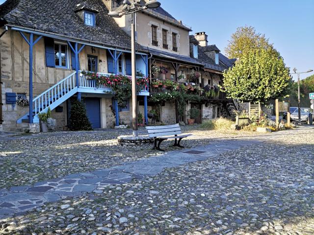 Quai pavé d'Argentat-sur-Dordogne
