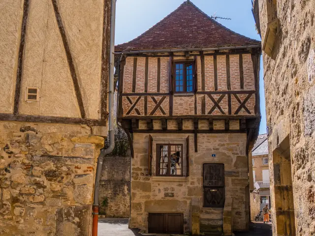 Dans Les Rues De Saint Céré