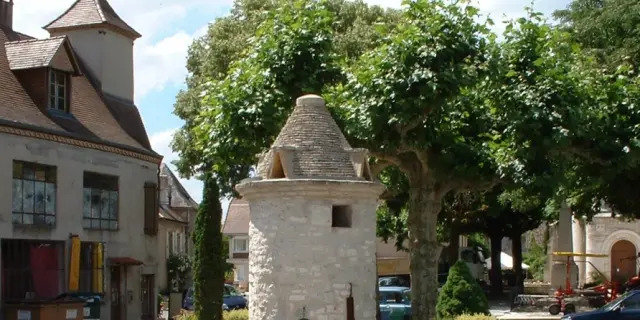 Saint Sozy Act Rand Circuit Les Falaises De La Dordogne Et Leurs Villages 3km Puits Fontaine A Saint Sozy 01