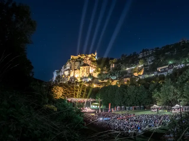 Concert Au Pied De La Cite Festival De Rocamadour Credits Louis Nespoulous