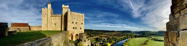 Château De Beynac. Vue Sur La Dordogne