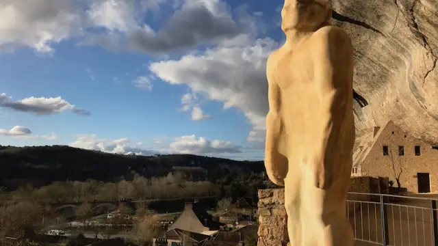 Les Eyzies Statue Homme Primitif Cro Magnon