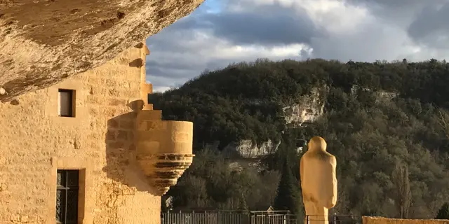 Les Eyzies Statue Homme Primitif Cro Magnon