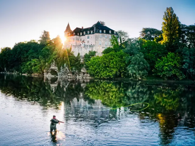 Pêcher Sous Le Chateau De La Treyne