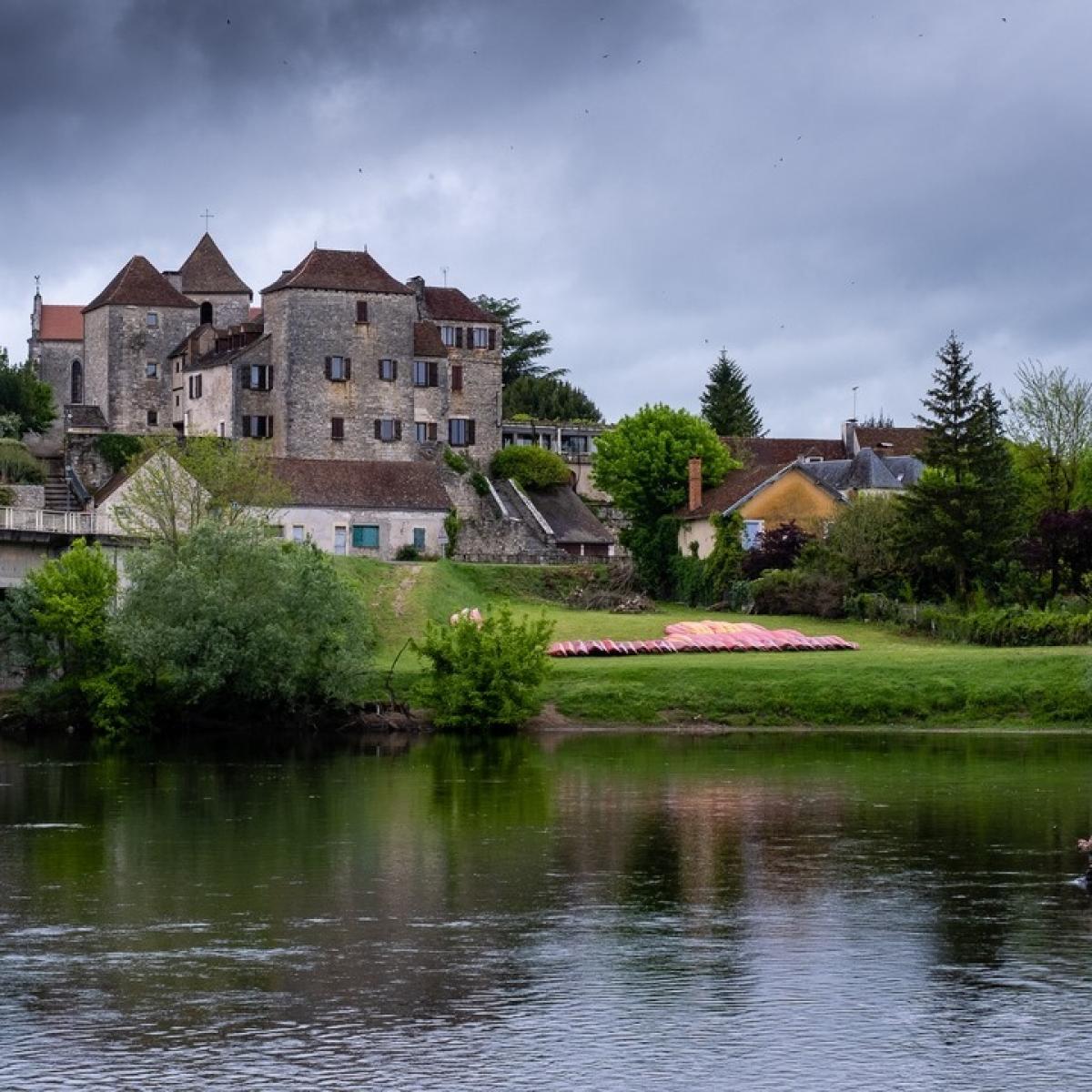Meyronne visiter Meyronne. Visites, restaurants, hébergements