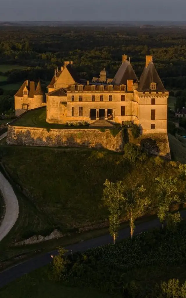 dji-0363-chateau-de-birondeclicdecolle-e1629810805355.jpg