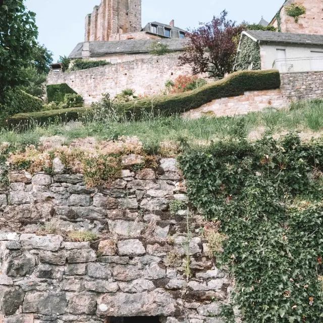 Turenne et ses anciens remparts