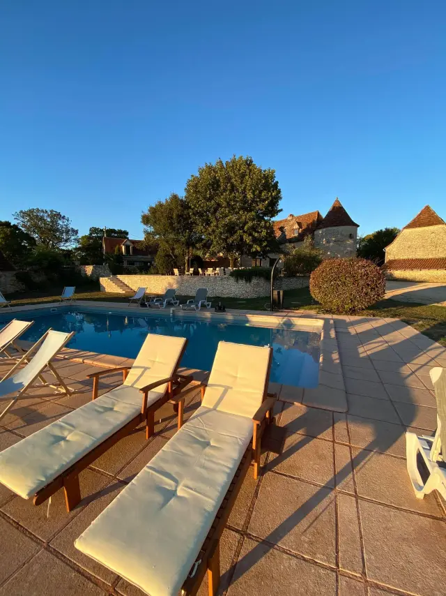 Piscine Hotel Les Vieilles Tours Rocamadour.j 2 2