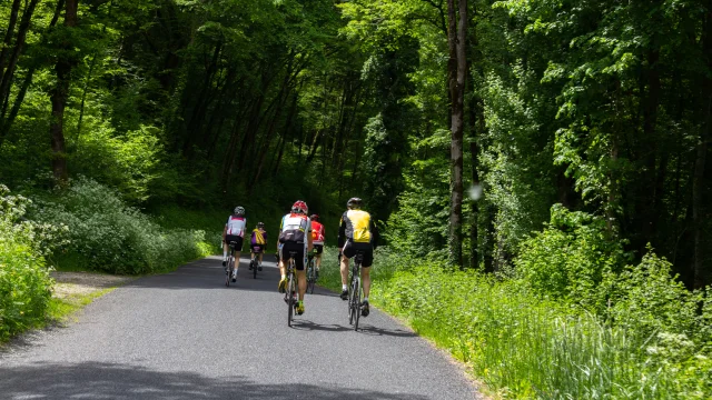 Cyclistes à Lacave