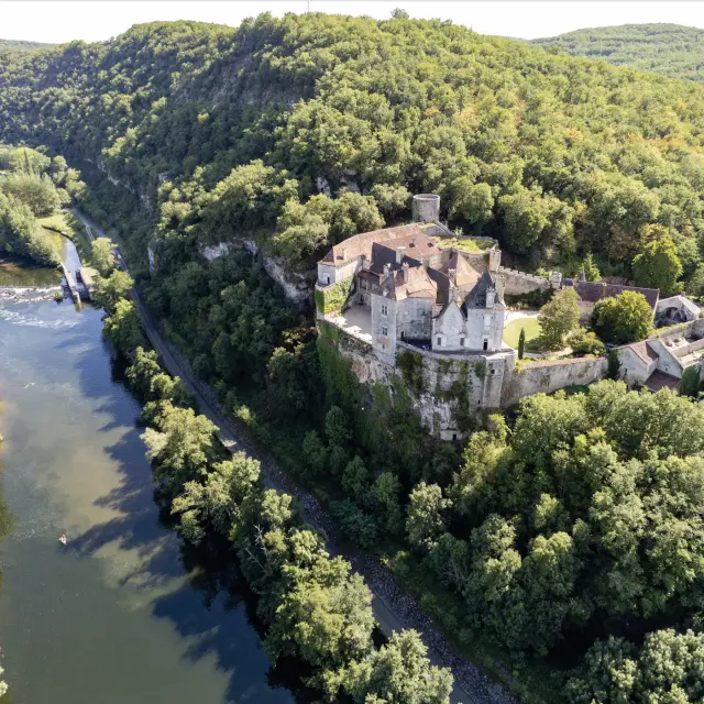 Vue aérienne du Château de Cénevières