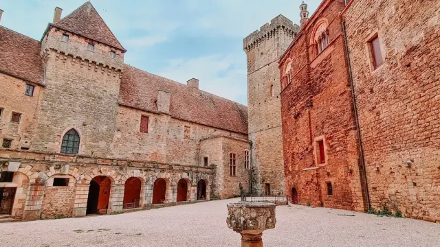 Instagram #castelnaubretenoux