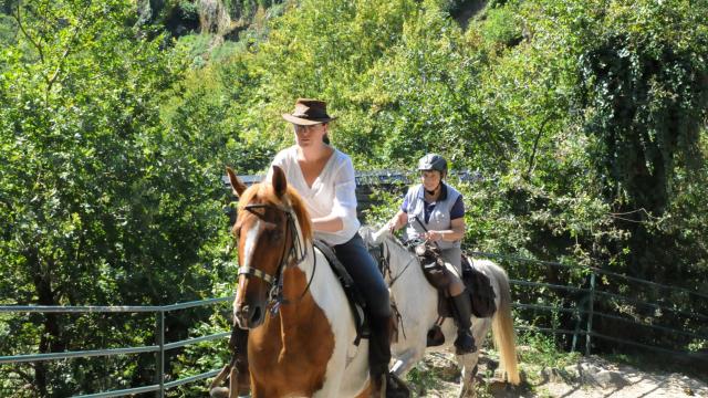 Tours De Merle Randonnée à Cheval © Christelle Bouyoux Corrèze Tourisme