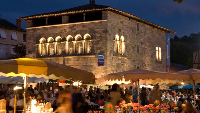 marche-nocturne-a-figeac-lot-tourisme-c-pelaprat-130815-203742.jpg