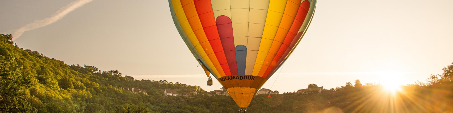Montgolfière À Rocamadour Dan Courtice