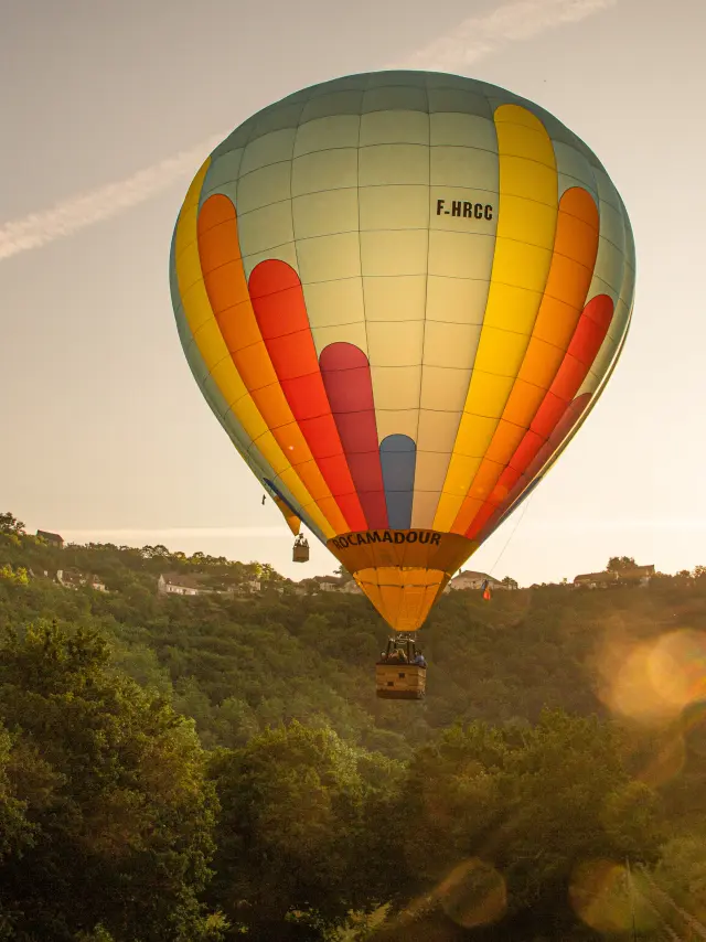 Montgolfière À Rocamadour Dan Courtice