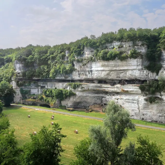 La Roque Saint-Christophe. Fort et Cité Troglodytiques