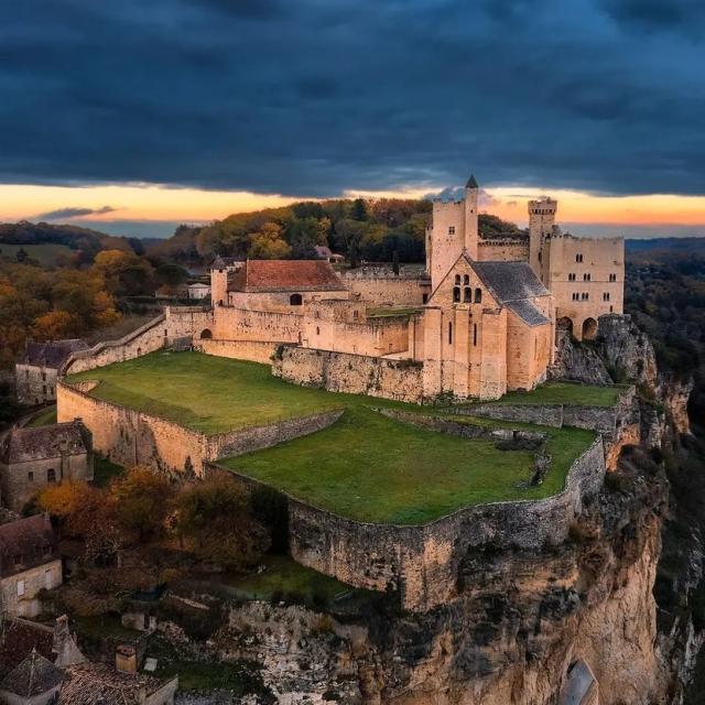 Instagram #chateaudebeynac