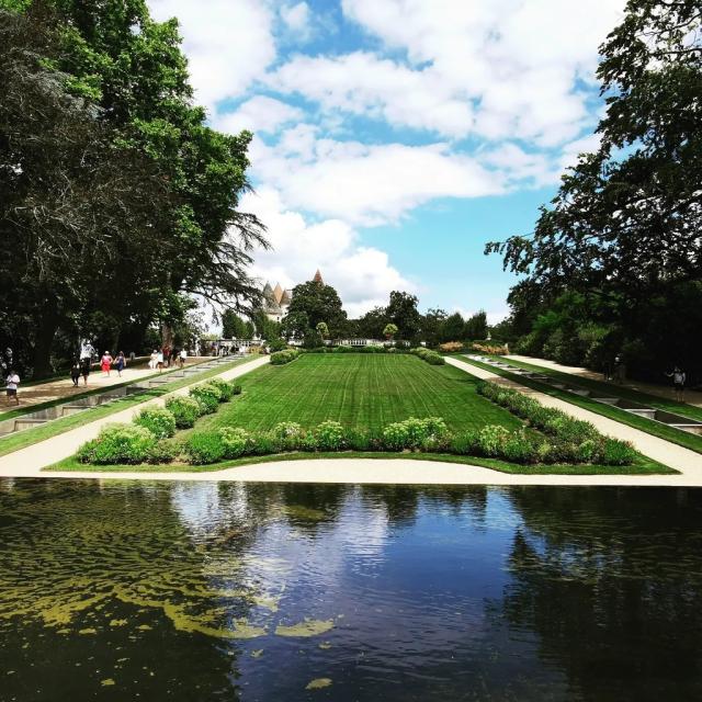 Instagram #chateaudesmilandes