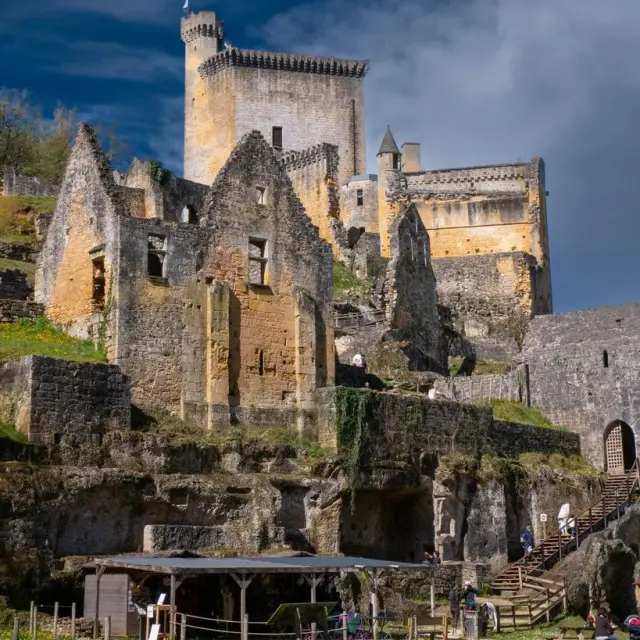 Instagram #chateaudecommarque