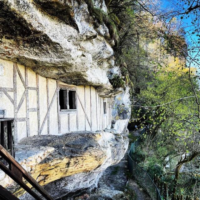 La Roque Saint-Christophe, Vallée de la Vézère Vallée de la Dordogne  Tourisme – Rocamadour, Padirac, Autoire, Loubressac, Carennac,  Collonges-la-Rouge