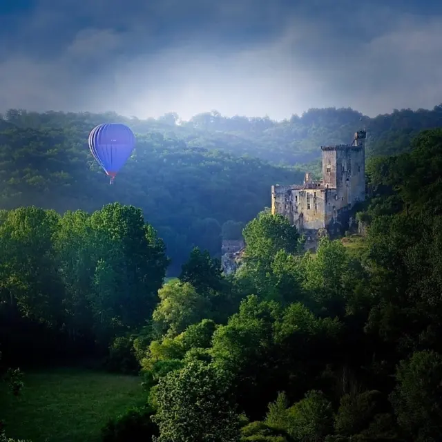 Instagram #chateaudecommarque