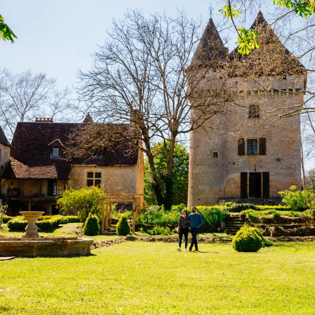 3456 Visite Du Manoir De La Salle Saint Leon Sur Vezere Les Conteurs
