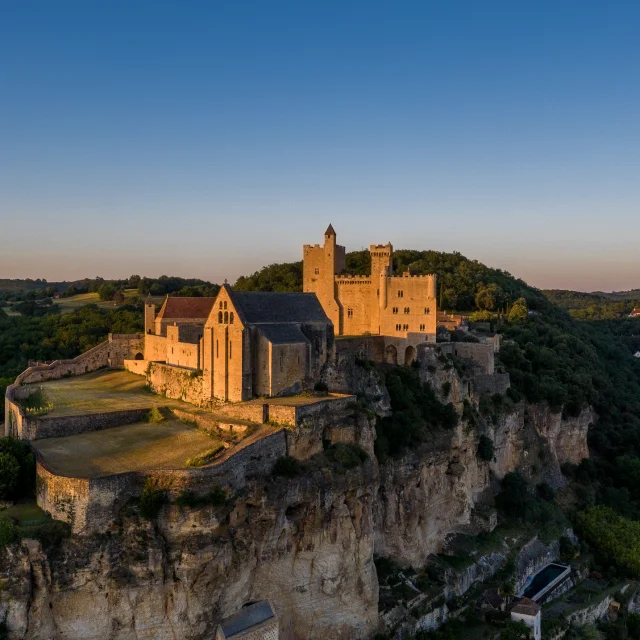 436 Chateau De Beynac Sur Promontoire Declicdecolle