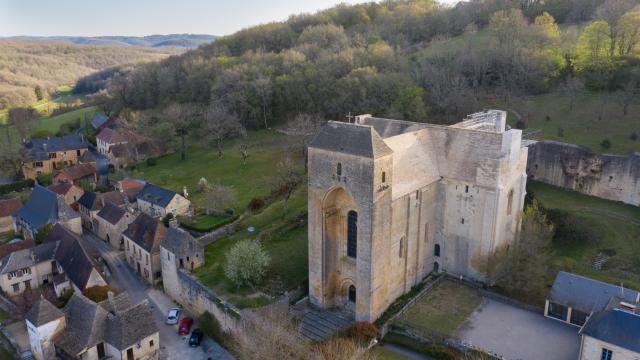 6024 Abbaye Fortifiee Du Village De Coly Saint Amand Dordogne Libre