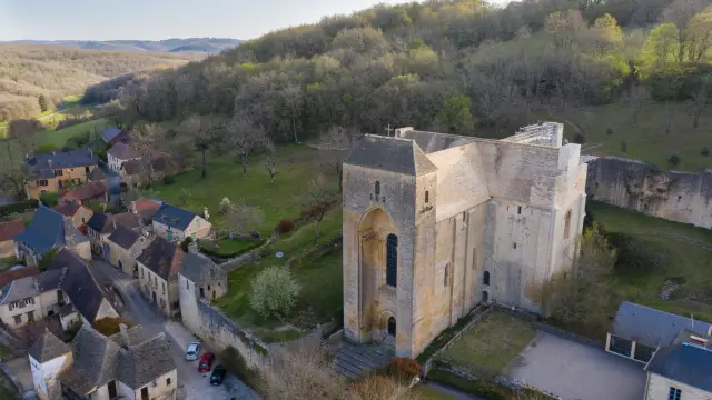 6024 Abbaye Fortifiee Du Village De Coly Saint Amand Dordogne Libre