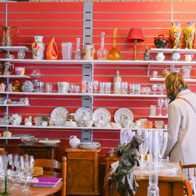 Brocante de la cave au grenier à Forgès en Corrèze