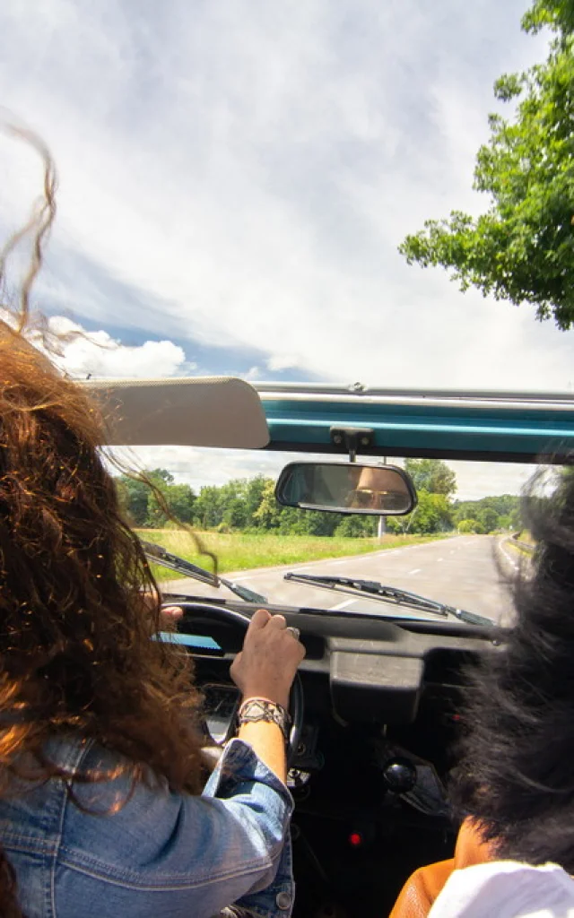 Cheveux-au-vent-en-2CV-Lot-Tourisme-C.-Novello-180608-124805_1024x682.jpg