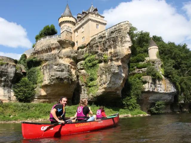 4094 Canoe Devant Le Chateau De Belcayre Apa St Leon 1