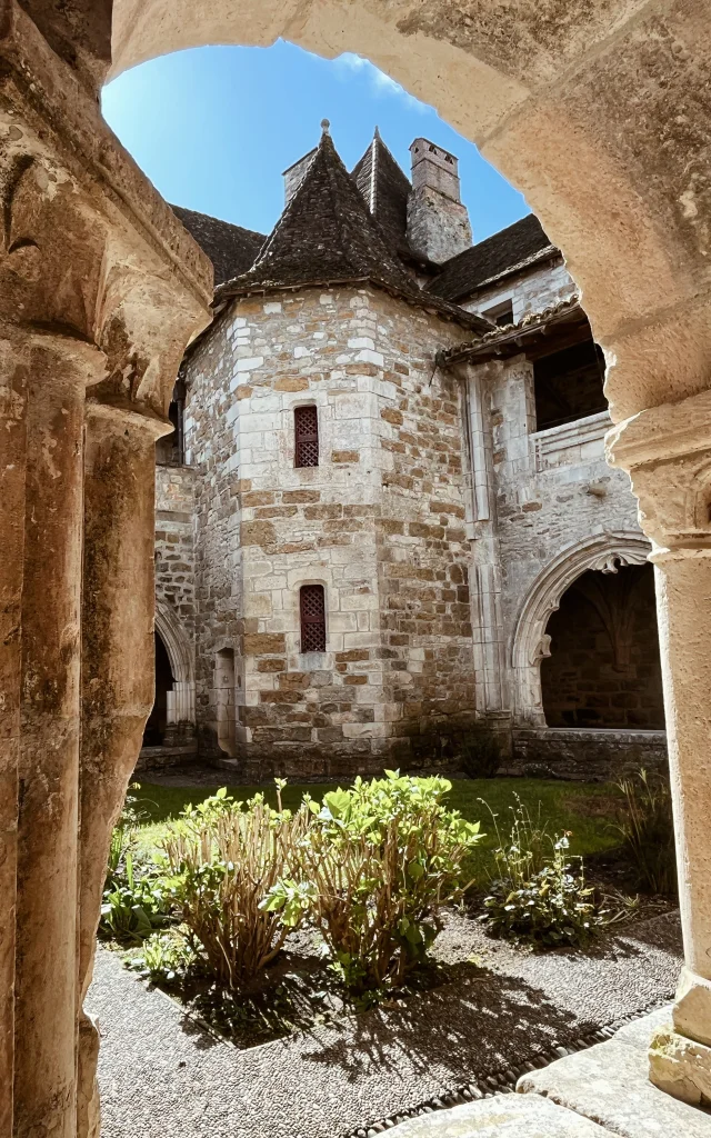 Cloitre-de-Carennac-Gretel-England.jpg
