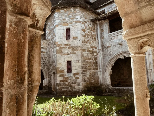 Cloitre-de-Carennac-Gretel-England.jpg