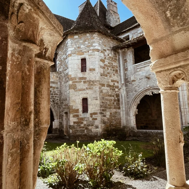 Cloitre-de-Carennac-Gretel-England.jpg