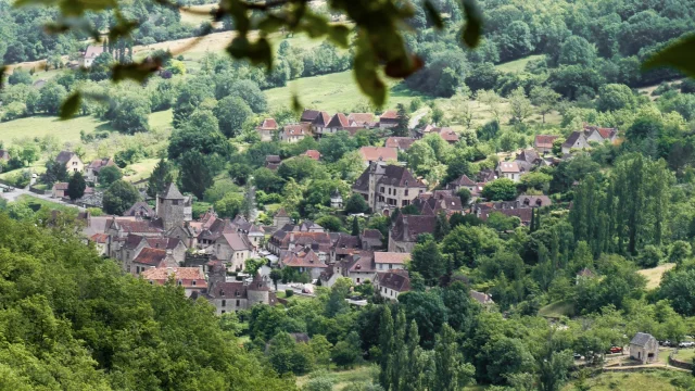 Vue sur Autoire depuis la falaise