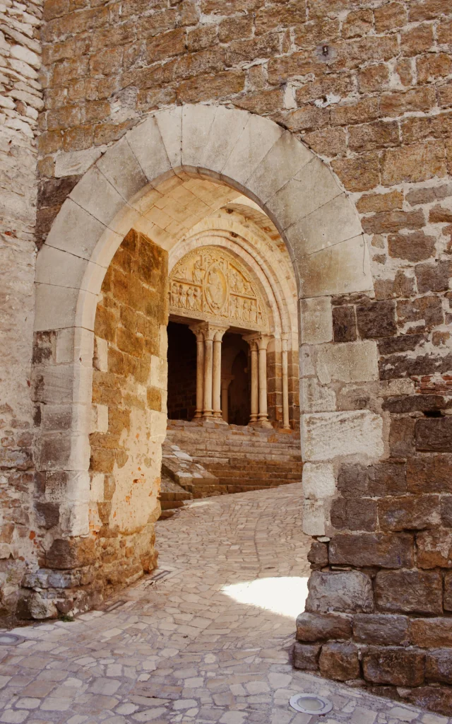 Tympan Eglise Saint Pierre Carennac Gretel England.jpg 1920px