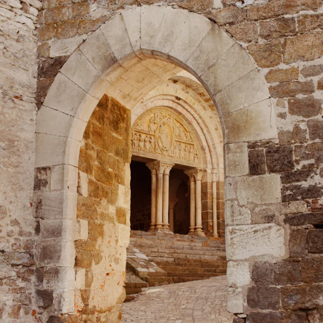 Tympan Eglise Saint Pierre Carennac Gretel England.jpg 1920px