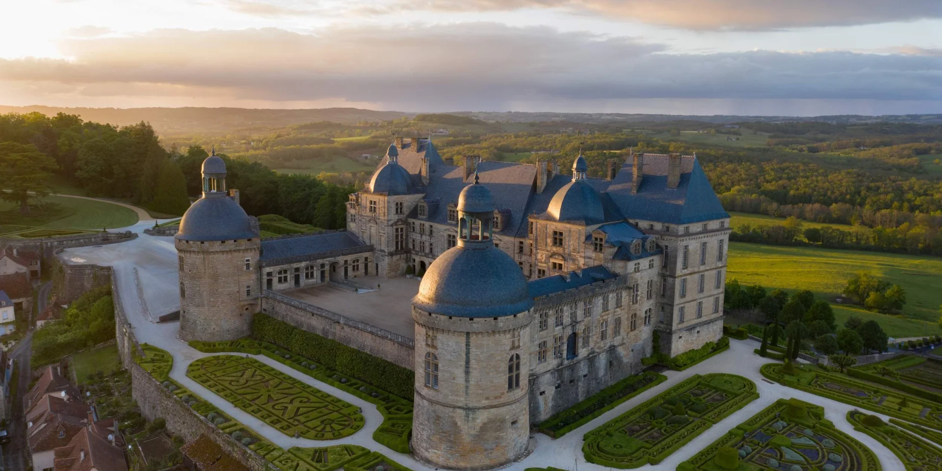 5607 Chateau De Hautefort Dordogne Libre
