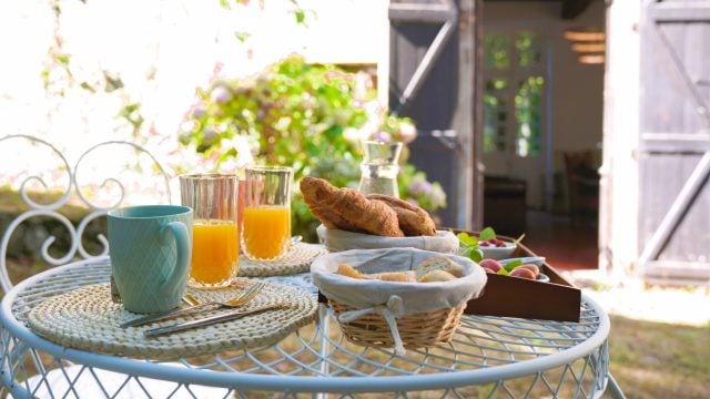 Petit-déjeuner au Manoir de Laroque Delprat à Autoire