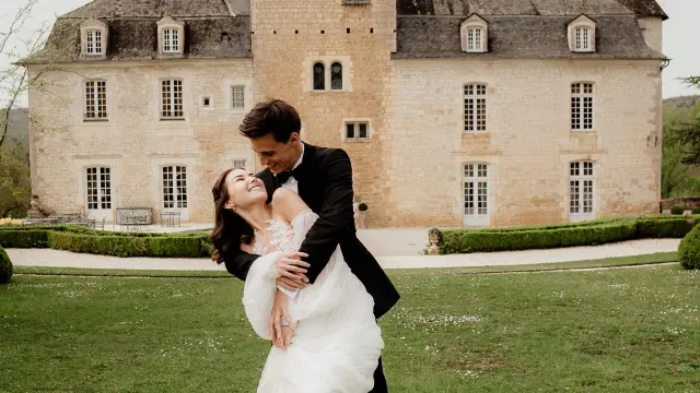 Shooting de mariage devant le Château de la Treyne