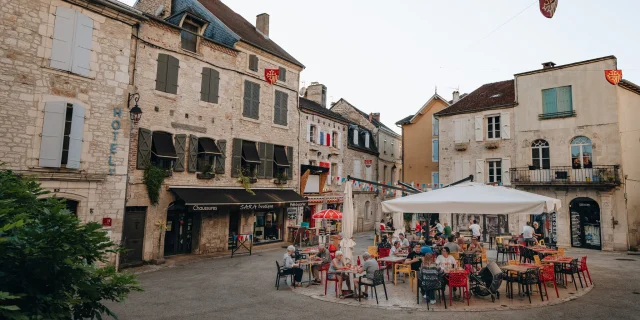 En terrasse place St Martin à Souillac