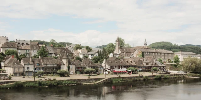 Sur les quais d'Argentat-sur-Dordogne